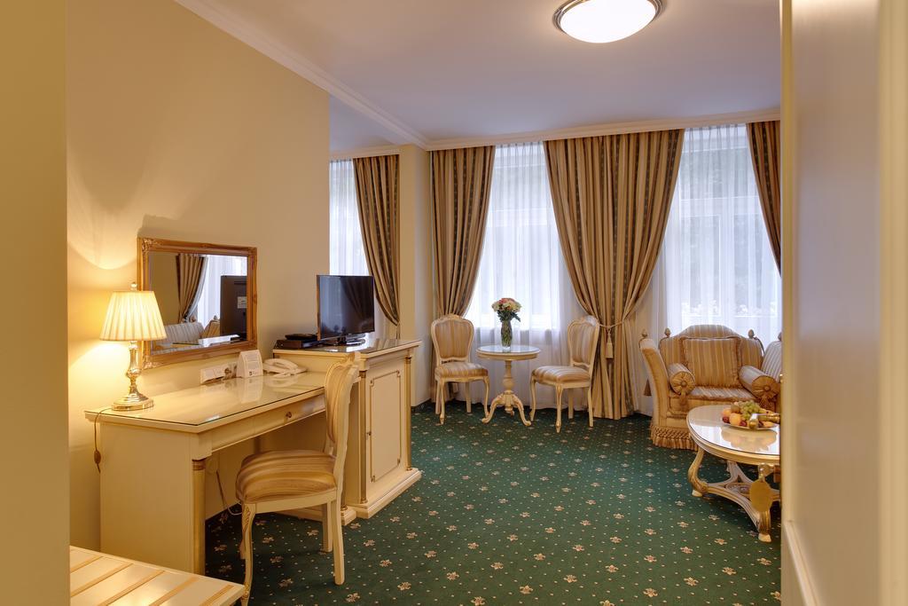 Saint Petersburg Karlovy Vary